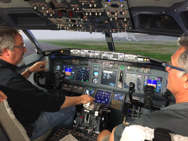 Boeing 737-800 Flight Simulator Flight Deck